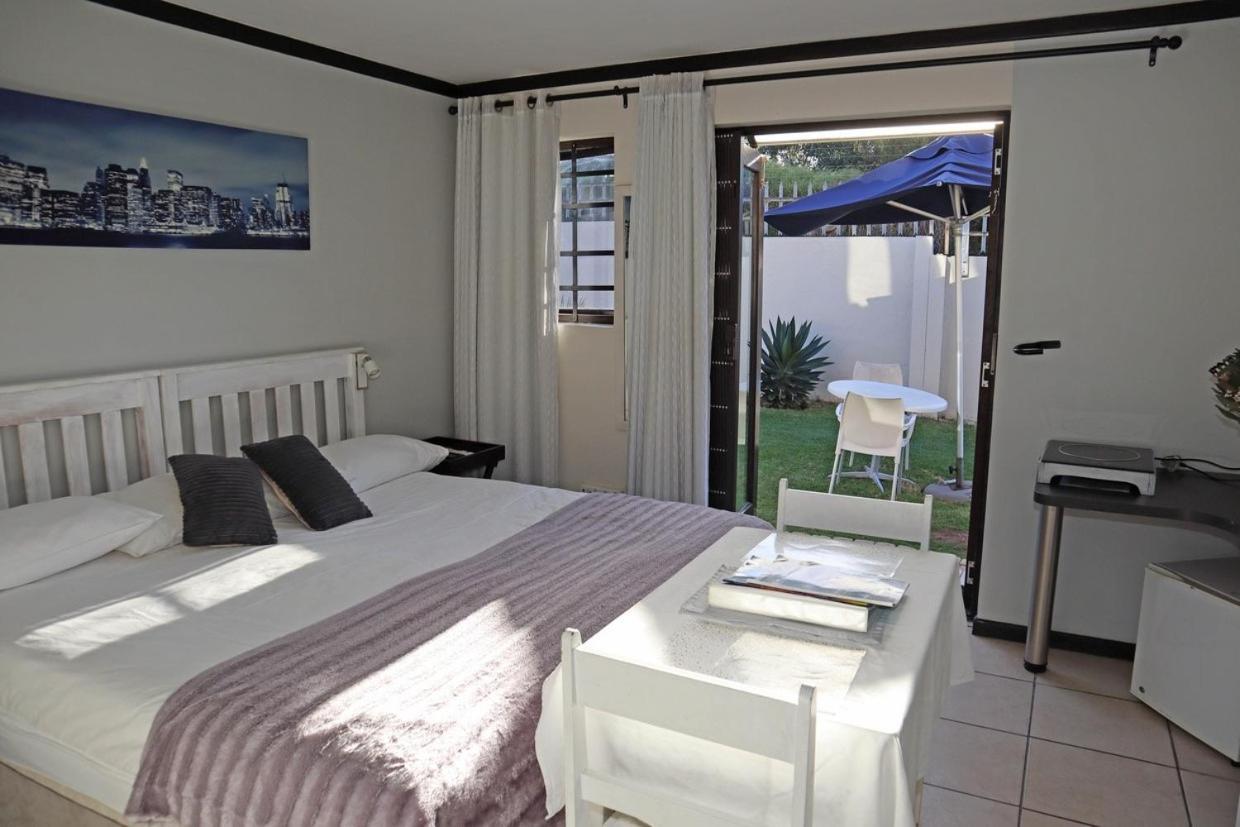 Santini Lace Self Catering Unit Plettenbergbaai Buitenkant foto